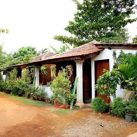 Niyati Home Stay Гокарна Экстерьер фото