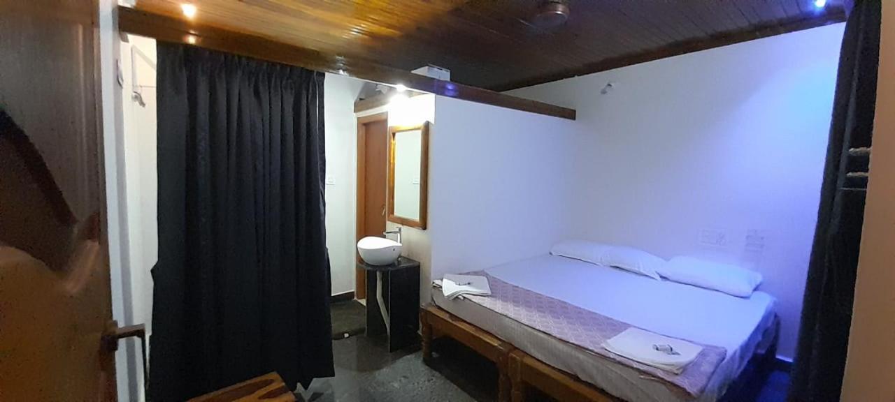 Niyati Home Stay Гокарна Экстерьер фото