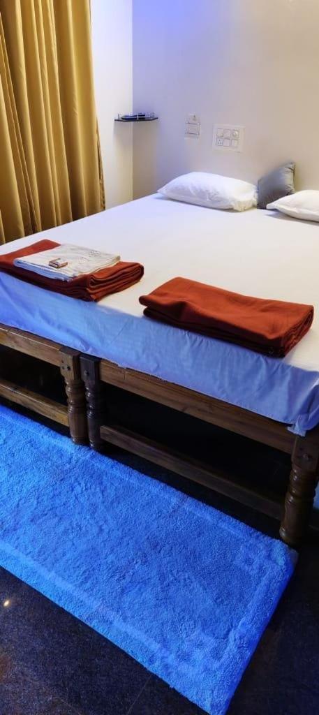 Niyati Home Stay Гокарна Экстерьер фото