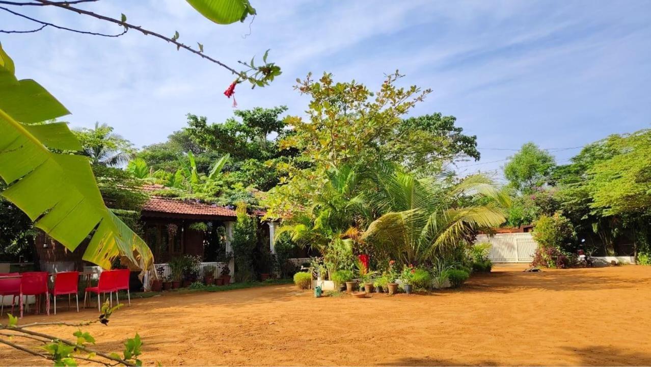 Niyati Home Stay Гокарна Экстерьер фото